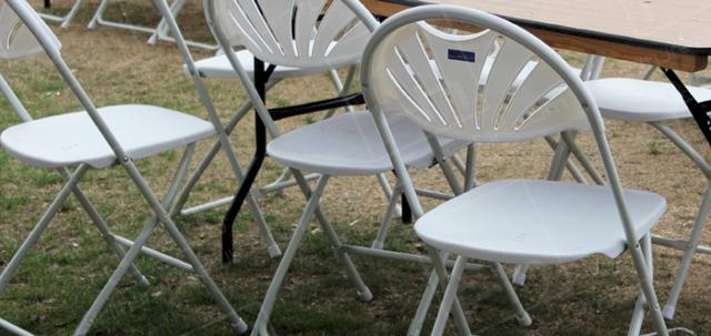 Summer Camp https://d1hcs5uofxldvl.cloudfront.net/furniture-hire-uk/article_additional/summer-camp-and-furniture-hire5/summer-camp-and-furniture-hire5-740x350.jpg - Folding chairs for robust weatherproof seating.