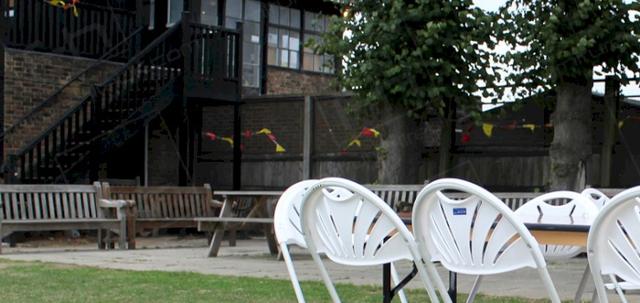 Summer Camp https://d1hcs5uofxldvl.cloudfront.net/furniture-hire-uk/article_additional/summer-camp-and-furniture-hire7/summer-camp-and-furniture-hire7-740x350.jpg - Dine outside with our white folding chairs.