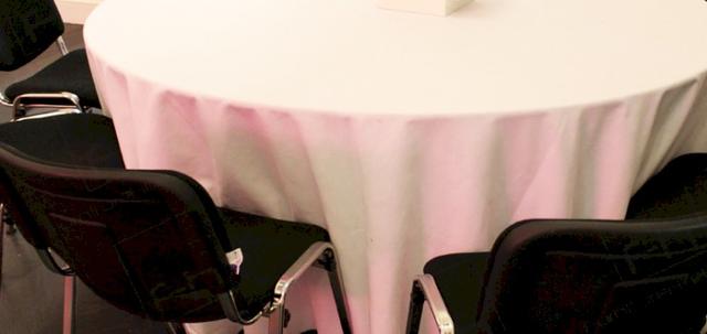 Team Meetings https://d1hcs5uofxldvl.cloudfront.net/furniture-hire-uk/article_additional/team-meetings1/team-meetings1-740x350.jpg - Meet in comfort & style with our stacking chairs & white linen.
