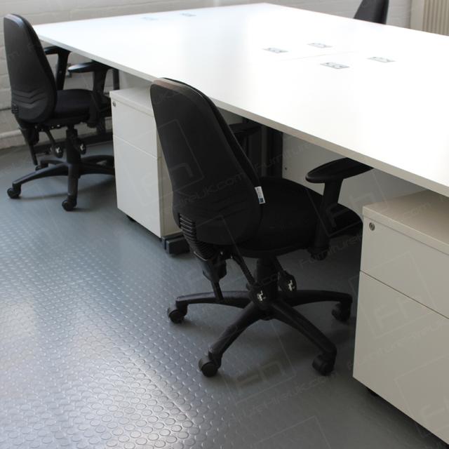 White is the New Black https://d1hcs5uofxldvl.cloudfront.net/furniture-hire-uk/article_additional/white-office-furniture6/white-office-furniture6.jpg - White desking is easy to unfold & set up.