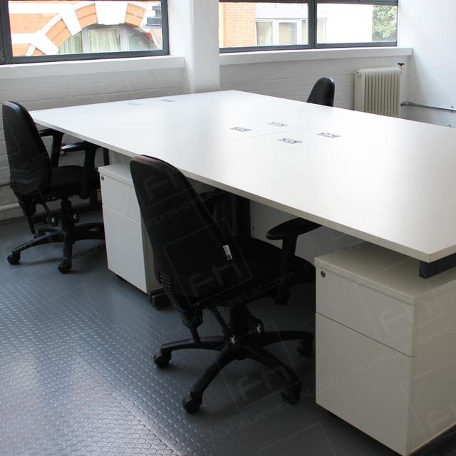 White is the New Black https://d1hcs5uofxldvl.cloudfront.net/furniture-hire-uk/article_additional/white-office-furniture7/white-office-furniture7.jpg - White desk space is robust and roomy.