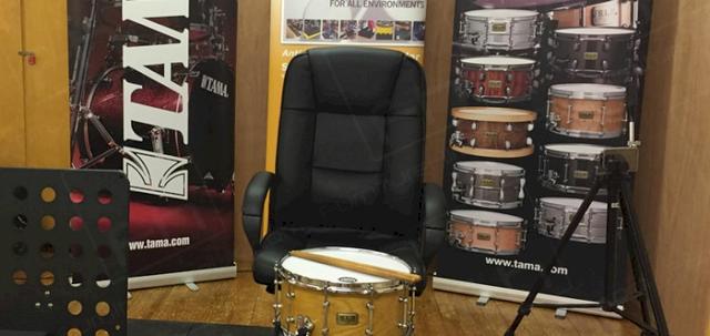 British Drummer Breaks World Record https://d1hcs5uofxldvl.cloudfront.net/furniture-hire-uk/article_additional/world-record-broken2/world-record-broken2-740x350.jpg - Comfortable chairs for a long haul. Well Done Jayson - you did it!