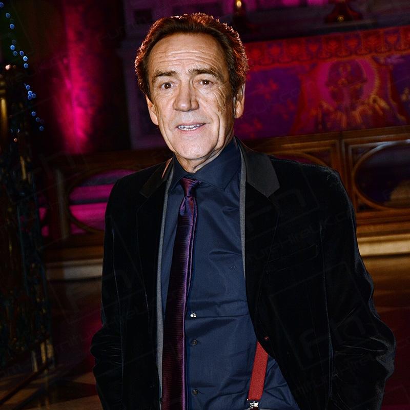 Seasoned actor Robert Lindsay entertains guests.