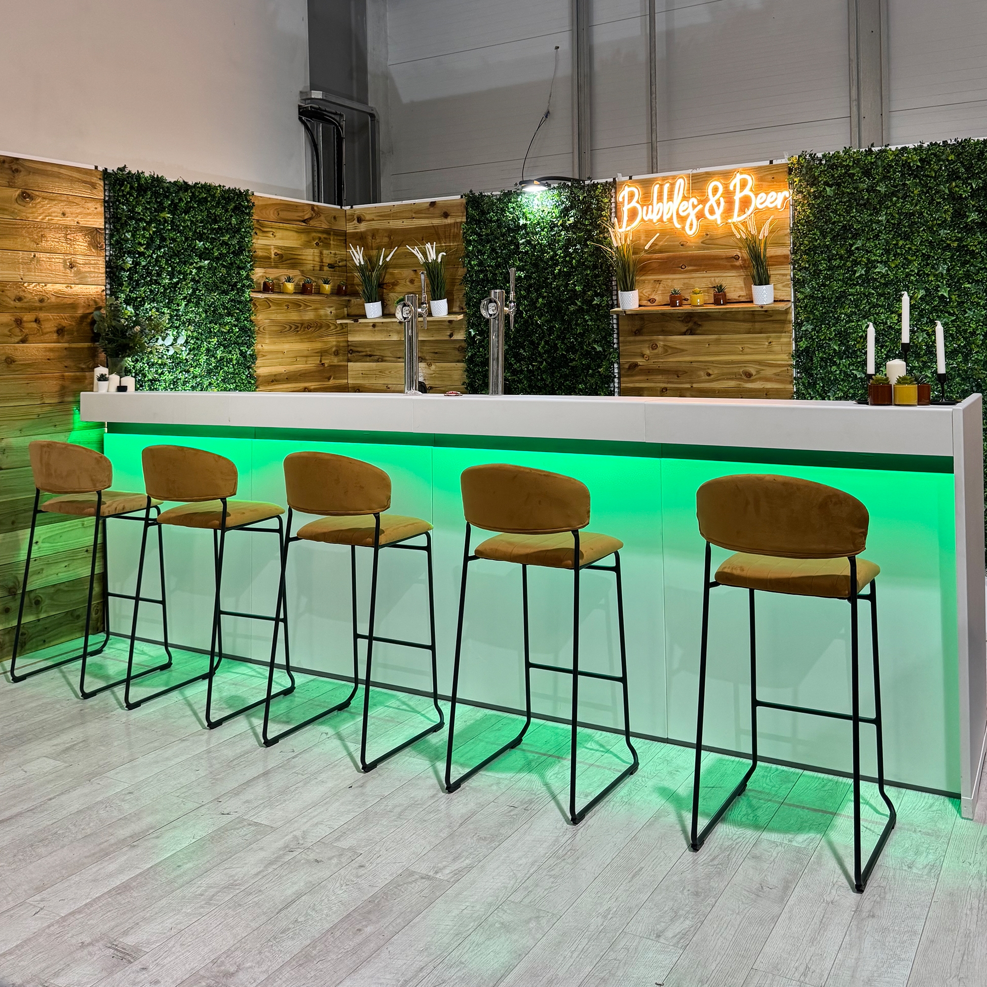 4m Straight Bar with Backwalling 4m Straight Bar with Backwalling