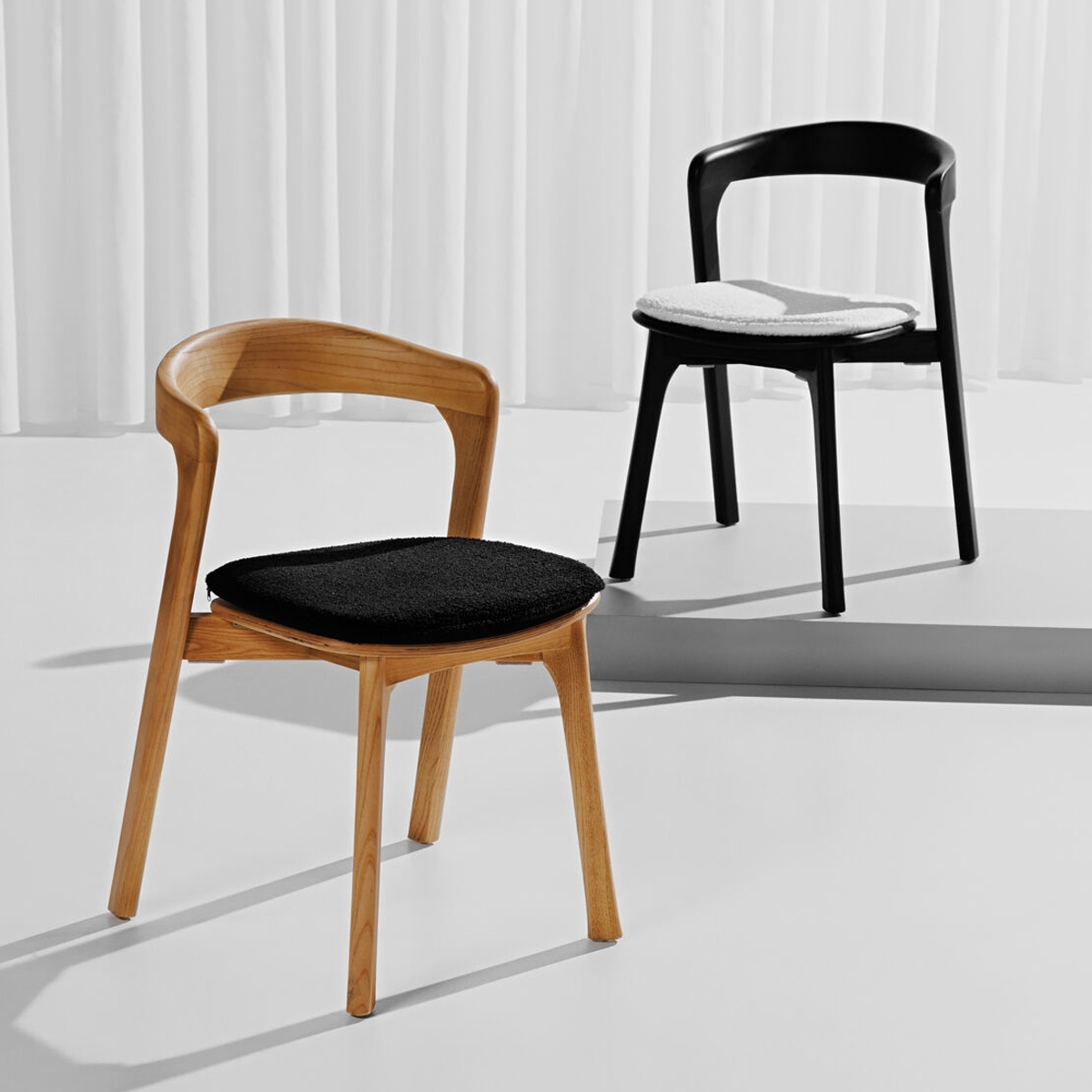Black Tray Chair
