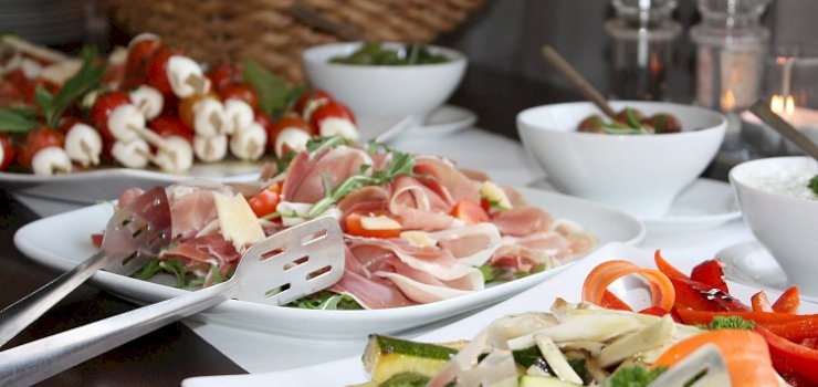 How To Style The Perfect Buffet Table How To Style The Perfect Buffet Table