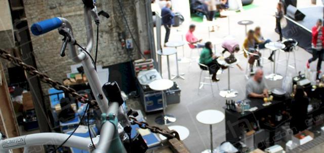 British Fashion https://mill-media.s3.eu-west-2.amazonaws.com/furniture-hire-uk/article_additional/best-of-british-fashion4/best-of-british-fashion4-740x350.jpg - A view across London warehouse fashion event.