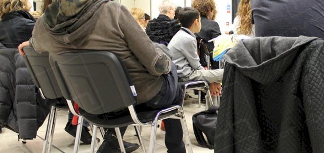 Hair Styling and Furniture Hire https://mill-media.s3.eu-west-2.amazonaws.com/furniture-hire-uk/article_additional/chair-hire-and-hairdressing/chair-hire-and-hairdressing-740x350.jpg - Live demos guests relaxing on our stacking chairs.