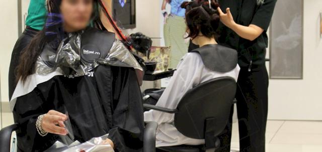 Hair Styling and Furniture Hire https://mill-media.s3.eu-west-2.amazonaws.com/furniture-hire-uk/article_additional/chair-hire-and-hairdressing2/chair-hire-and-hairdressing2-740x350.jpg - Live demo gives guests lots of tips.