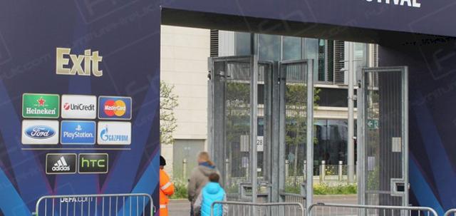 Champions Festival Stratford 2013 https://mill-media.s3.eu-west-2.amazonaws.com/furniture-hire-uk/article_additional/champ6/champ6-740x350.jpg - Entrance to the event venue.