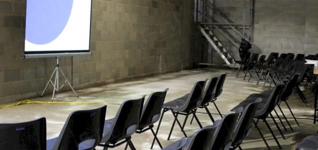Construction Meeting https://mill-media.s3.eu-west-2.amazonaws.com/furniture-hire-uk/article_additional/construction-meeting4/construction-meeting4-740x350.jpg - Polyprop chairs straightforward & simple to arrange.