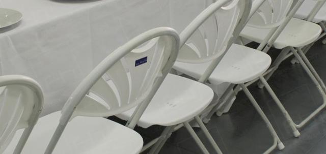 Corporate London Lunch https://mill-media.s3.eu-west-2.amazonaws.com/furniture-hire-uk/article_additional/corporate-lunch-london10/corporate-lunch-london10-740x350.jpg - Folding chairs and tables for an informal work lunch.