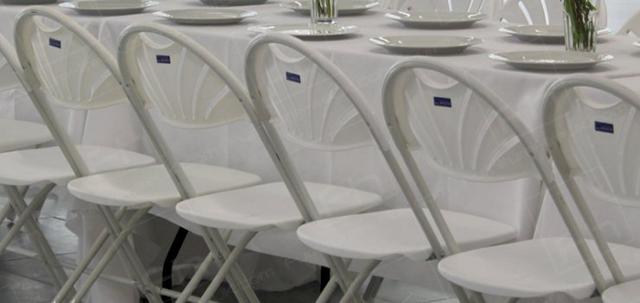 Corporate London Lunch https://mill-media.s3.eu-west-2.amazonaws.com/furniture-hire-uk/article_additional/corporate-lunch-london7/corporate-lunch-london7-740x350.jpg - Flowers add splashes of colour.