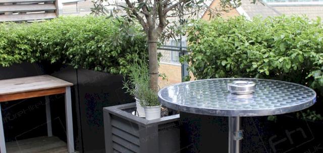 Exclusive Party Vibe https://mill-media.s3.eu-west-2.amazonaws.com/furniture-hire-uk/article_additional/exclusive-party-vibe8/exclusive-party-vibe8-740x350.jpg - A place to rest refreshments while enjoying the view.