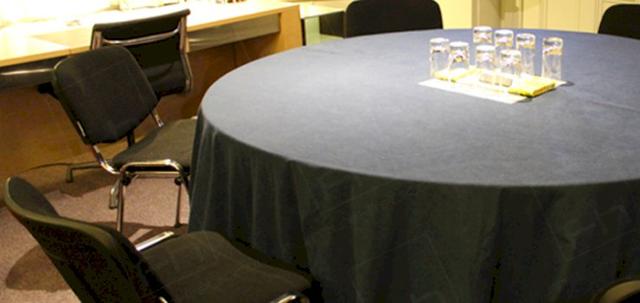 Hotel Meetings and Conferences https://mill-media.s3.eu-west-2.amazonaws.com/furniture-hire-uk/article_additional/hotel-meetings12/hotel-meetings12-740x350.jpg - Banquet tables are great for meetings & refreshments!