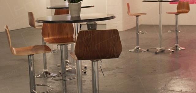 London Art Event https://mill-media.s3.eu-west-2.amazonaws.com/furniture-hire-uk/article_additional/london-art-event11/london-art-event11-740x350.jpg - Chrome bases of seating & tables suit the modern venue.