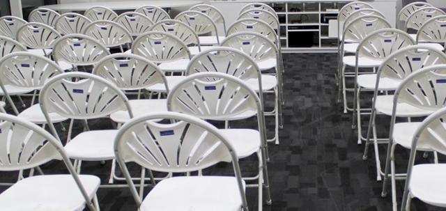 Meetings in London https://mill-media.s3.eu-west-2.amazonaws.com/furniture-hire-uk/article_additional/london-meetings5/london-meetings5-740x350.jpg - Choose white folding chairs for contemporary appeal.