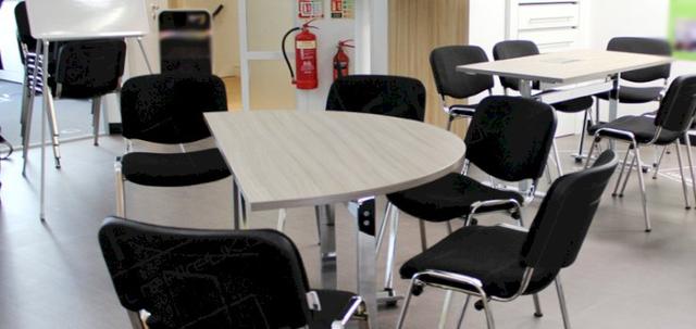 Outsource Your Office Space https://mill-media.s3.eu-west-2.amazonaws.com/furniture-hire-uk/article_additional/outsourcing-meeting-space5/outsourcing-meeting-space5-740x350.jpg - Lightweight chairs arranged according to individual needs.