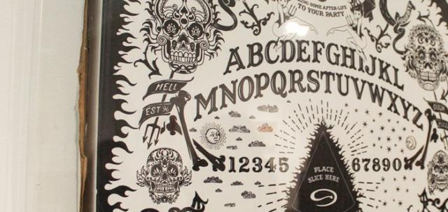 Pizza Exhibition https://mill-media.s3.eu-west-2.amazonaws.com/furniture-hire-uk/article_additional/pizza-exhibition7/pizza-exhibition7-740x350.jpg - A pizza box or an old parlour game.
