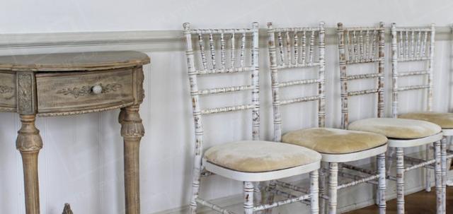 Stunning Wedding Venue https://mill-media.s3.eu-west-2.amazonaws.com/furniture-hire-uk/article_additional/stunning-wedding-venue3/stunning-wedding-venue3-740x350.jpg - Perfect chair hire choice for opulent venue.