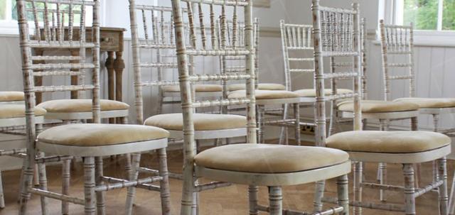 Stunning Wedding Venue https://mill-media.s3.eu-west-2.amazonaws.com/furniture-hire-uk/article_additional/stunning-wedding-venue6/stunning-wedding-venue6-740x350.jpg - Plenty of seating for all your guests.