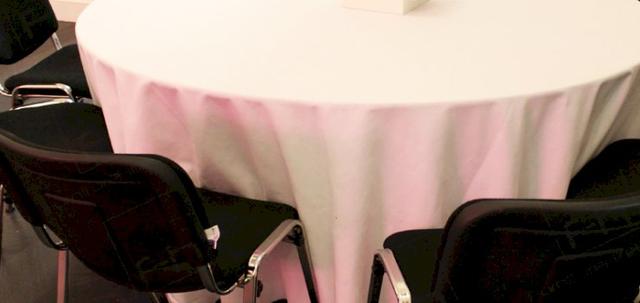 Team Meetings https://mill-media.s3.eu-west-2.amazonaws.com/furniture-hire-uk/article_additional/team-meetings1/team-meetings1-740x350.jpg - Meet in comfort & style with our stacking chairs & white linen.