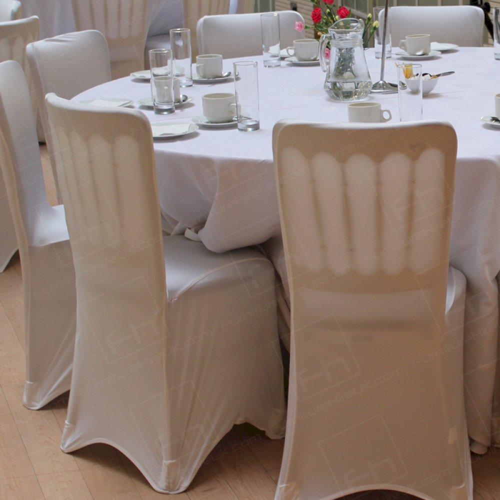 Round tables & banquet seating are traditional & chic.