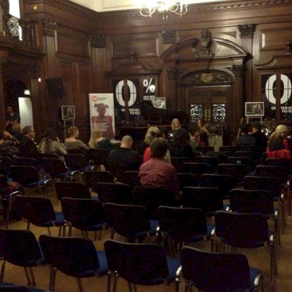 Please Take your Seats (HC41)