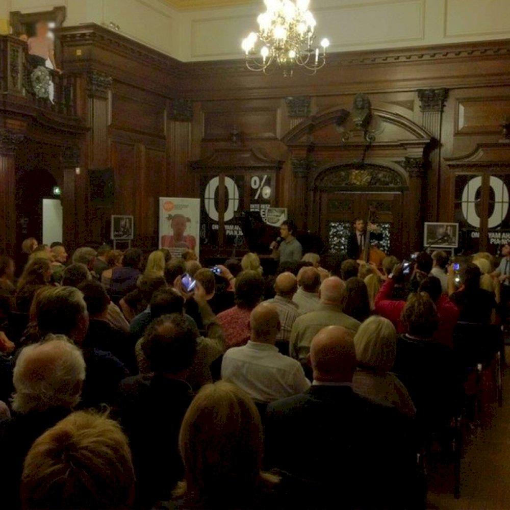 Guests Listening to Jamie Cullum