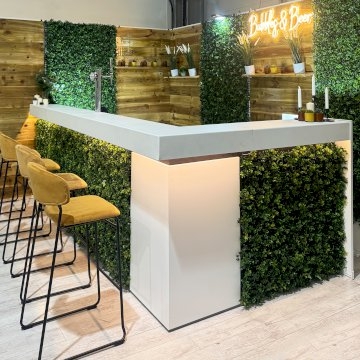 3.5m Box Hedge Corner Bar with Backwalling 3.5m Box Hedge Corner Bar with Backwalling