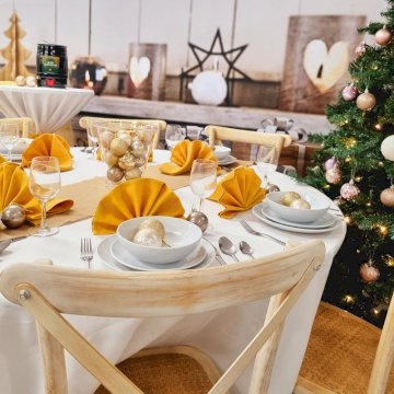 Round Cosy Christmas for 8 - Cross Back Round Cosy Christmas for 8 - Cross Back