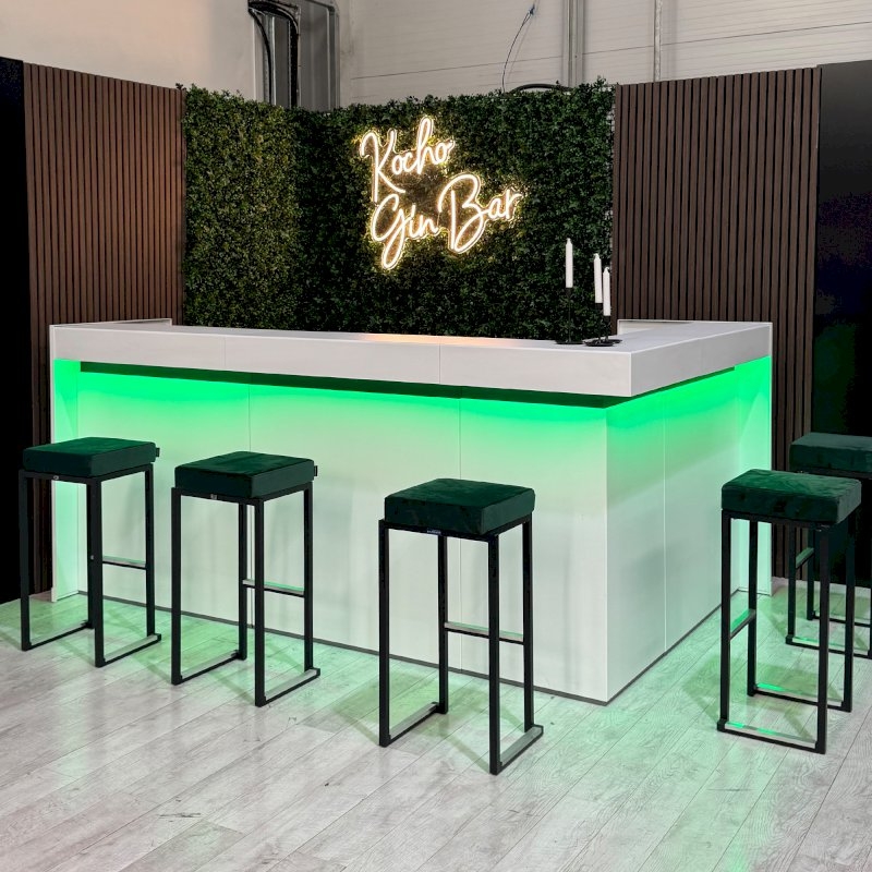 2.5m Corner Bar with Backwalling