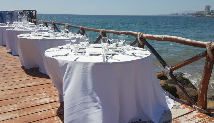 5 Ways To Arrange Your Tables